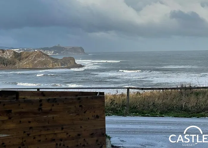 The House - Over Looking Bay Scarborough Villa *