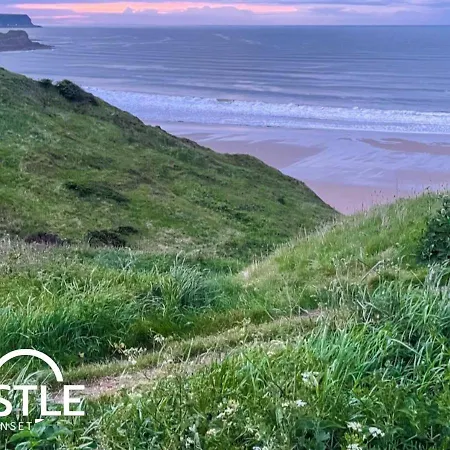 The House - Over Looking Bay Scarborough *