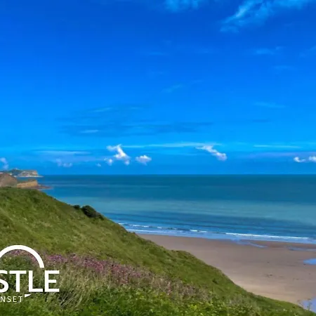 The House - Over Looking Bay Scarborough Villa